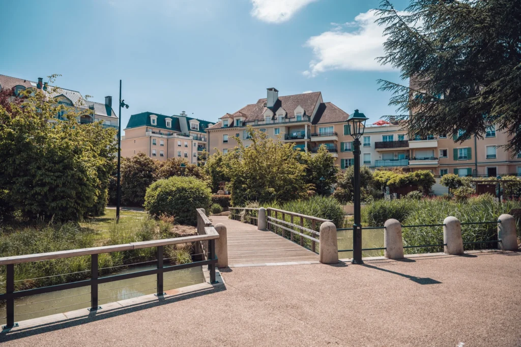 Classical architecture revival Le Plessis-Robinson 